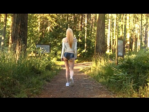 ❤️ Schöne Frau bewegt sich langsam, nicht nackt Video ❤️ Porn video bei de.sexvideogif.ru ☑