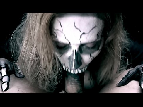 ❤️ Dämonenmädchen lutscht Schwanz mit ihrem schwarzen Mund und schluckt Sperma. ❤️ Porn video bei de.sexvideogif.ru ☑